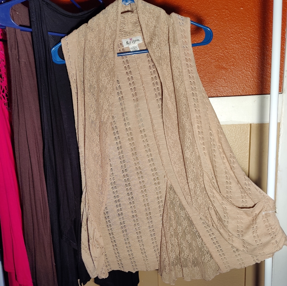 Lace Open-Front Short Sleeveless Cardigan